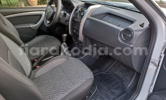 Acheter Occasion Voiture Renault Duster Blanc à Antananarivo, Analamanga Acheter Occasion Voiture Renault Duster Blanc à Antananarivo, Analamanga