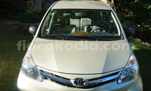Acheter Occasion Voiture Toyota Avanza Beige à Antananarivo, Analamanga