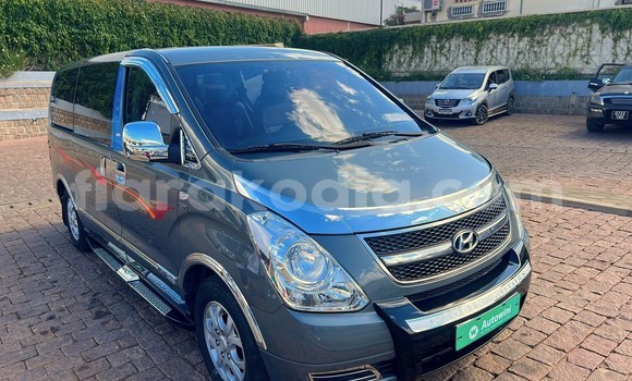 Acheter Import Voiture Hyundai Grand Starex Bleu à Antananarivo, Analamanga