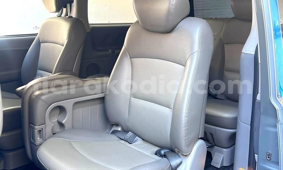 Buy Import Hyundai Grand Starex Blue Car in Antananarivo in Analamanga Buy Import Hyundai Grand Starex Blue Car in Antananarivo in Analamanga