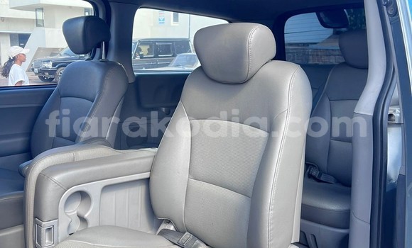 Buy Import Hyundai Grand Starex Blue Car in Antananarivo in Analamanga Buy Import Hyundai Grand Starex Blue Car in Antananarivo in Analamanga