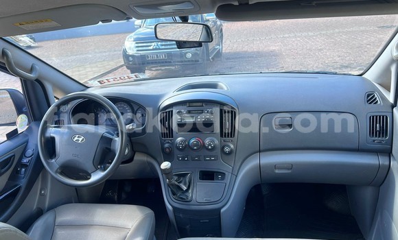 Buy Import Hyundai Grand Starex Blue Car in Antananarivo in Analamanga Buy Import Hyundai Grand Starex Blue Car in Antananarivo in Analamanga