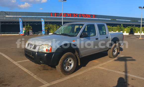 Acheter Occasion Voiture Nissan NP 300 Gris à Antananarivo, Analamanga Acheter Occasion Voiture Nissan NP 300 Gris à Antananarivo, Analamanga