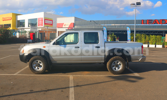 Acheter Occasion Voiture Nissan NP 300 Gris à Antananarivo, Analamanga Acheter Occasion Voiture Nissan NP 300 Gris à Antananarivo, Analamanga