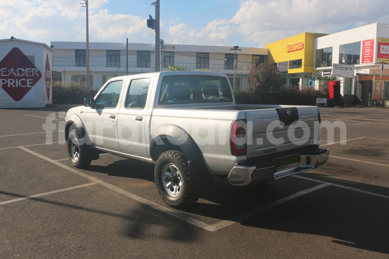 Big with watermark nissan np 300 analamanga antananarivo 7879