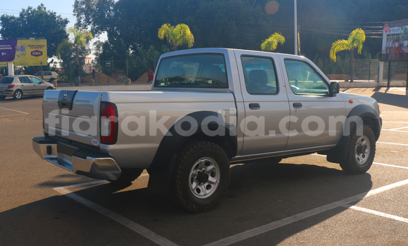Acheter Occasion Voiture Nissan NP 300 Gris à Antananarivo, Analamanga Acheter Occasion Voiture Nissan NP 300 Gris à Antananarivo, Analamanga