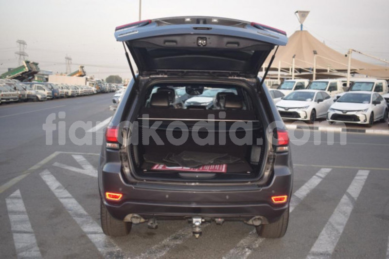 Big with watermark jeep cherokee diana ambanja 7887