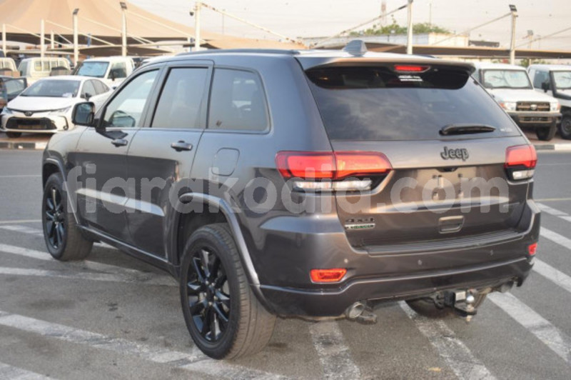 Big with watermark jeep cherokee diana ambanja 7887