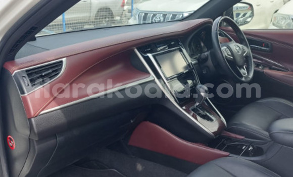 Acheter Occasion Voiture Toyota Harrier Blanc à Ambanja, Diana Acheter Occasion Voiture Toyota Harrier Blanc à Ambanja, Diana