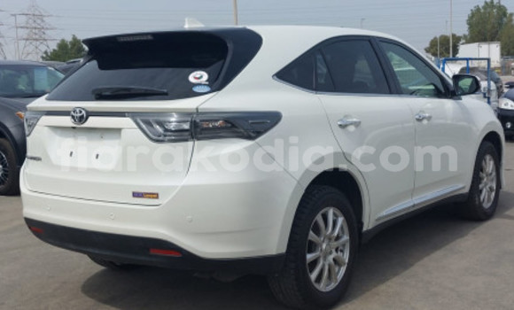 Acheter Occasion Voiture Toyota Harrier Blanc à Ambanja, Diana Acheter Occasion Voiture Toyota Harrier Blanc à Ambanja, Diana