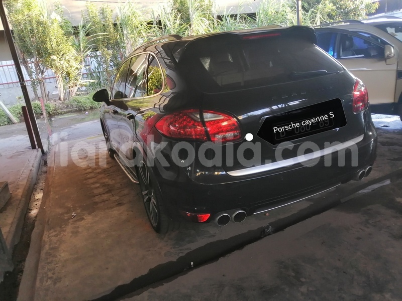 Big with watermark porsche cayenne analamanga antananarivo 7897