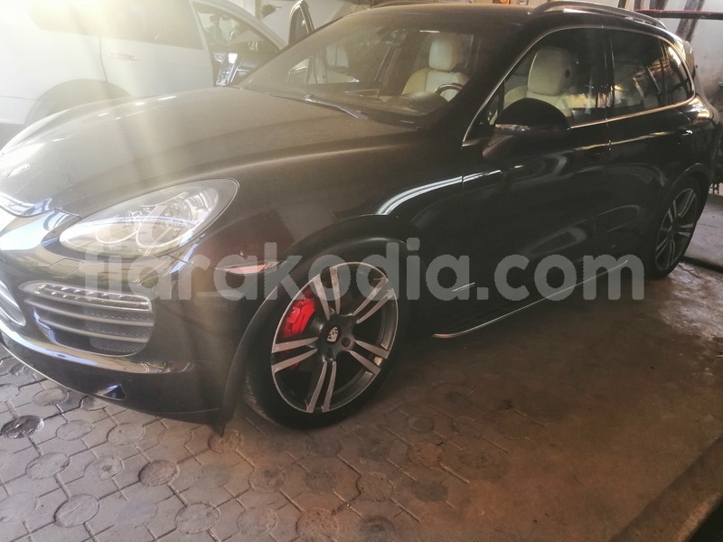 Big with watermark porsche cayenne analamanga antananarivo 7897