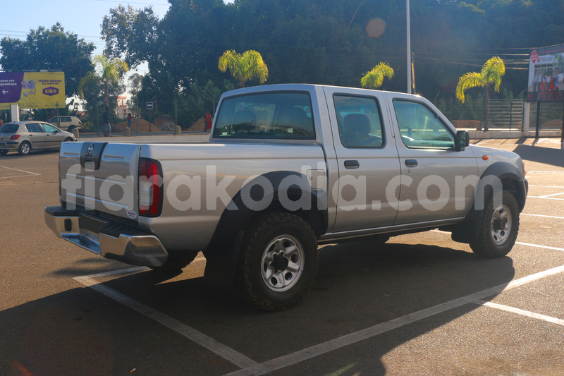 Big with watermark nissan np 300 analamanga antananarivo 7898