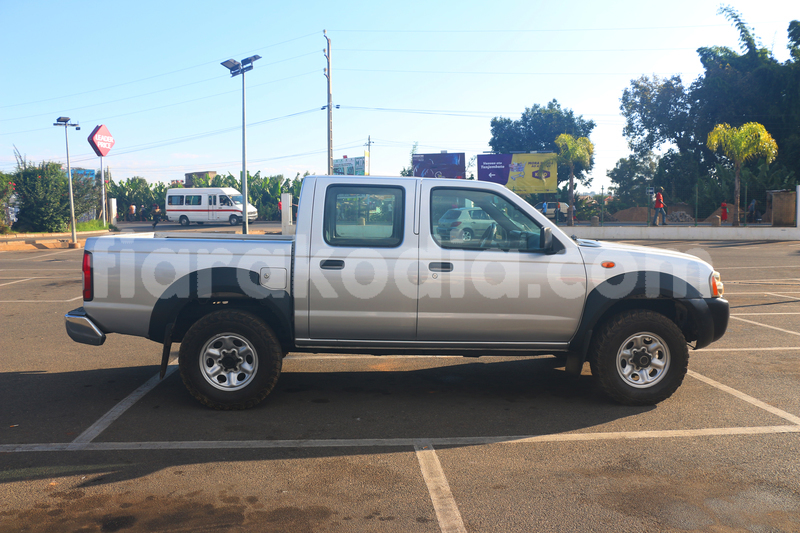 Big with watermark nissan np 300 analamanga antananarivo 7898