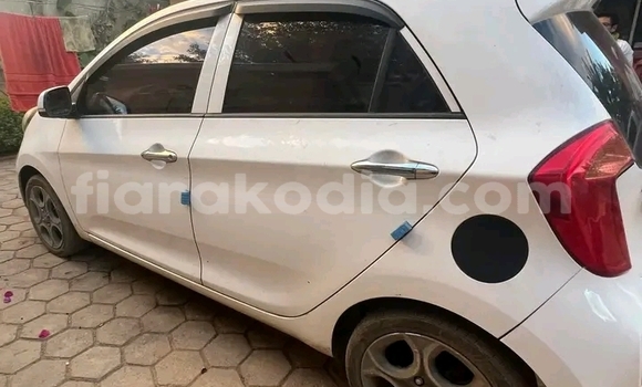 Acheter Occasion Voiture Kia Cee'd Blanc à Antananarivo, Analamanga Acheter Occasion Voiture Kia Cee'd Blanc à Antananarivo, Analamanga