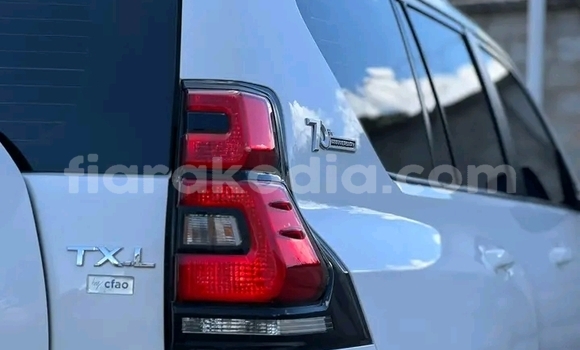 Acheter Occasion Voiture Toyota Prado Blanc à Ambenja, Boeny Acheter Occasion Voiture Toyota Prado Blanc à Ambenja, Boeny