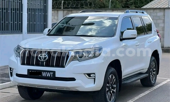 Acheter Occasion Voiture Toyota Prado Blanc à Ambenja, Boeny Acheter Occasion Voiture Toyota Prado Blanc à Ambenja, Boeny