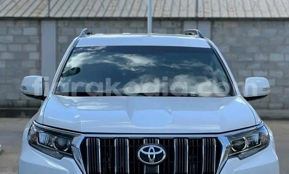 Acheter Occasion Voiture Toyota Prado Blanc à Ambenja, Boeny Acheter Occasion Voiture Toyota Prado Blanc à Ambenja, Boeny