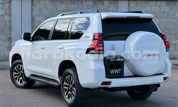 Acheter Occasion Voiture Toyota Prado Blanc à Ambenja, Boeny Acheter Occasion Voiture Toyota Prado Blanc à Ambenja, Boeny