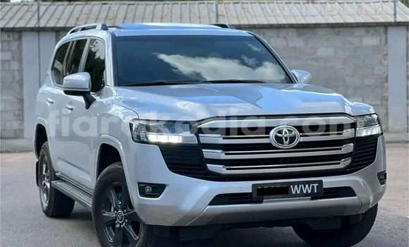 Acheter Occasion Voiture Toyota Land Cruiser Prado Blanc à Ambenja, Boeny Acheter Occasion Voiture Toyota Land Cruiser Prado Blanc à Ambenja, Boeny