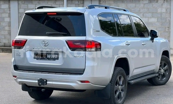 Acheter Occasion Voiture Toyota Land Cruiser Prado Blanc à Ambenja, Boeny Acheter Occasion Voiture Toyota Land Cruiser Prado Blanc à Ambenja, Boeny