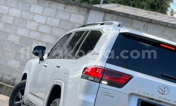 Acheter Occasion Voiture Toyota Land Cruiser Prado Blanc à Ambenja, Boeny Acheter Occasion Voiture Toyota Land Cruiser Prado Blanc à Ambenja, Boeny