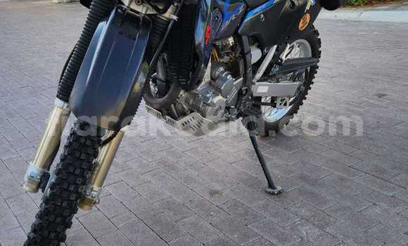 Hividy Suzuki DR-Z beige Bike in Ambalavao in High Matsiatra Hividy Suzuki DR-Z beige Bike in Ambalavao in High Matsiatra