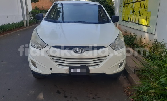 Acheter Occasion Voiture Hyundai ix35 Blanc à Antananarivo, Analamanga Acheter Occasion Voiture Hyundai ix35 Blanc à Antananarivo, Analamanga