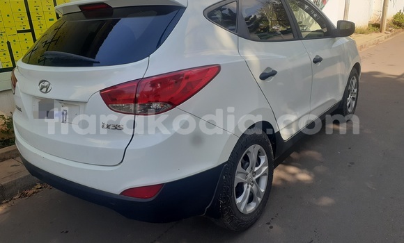 Acheter Occasion Voiture Hyundai ix35 Blanc à Antananarivo, Analamanga Acheter Occasion Voiture Hyundai ix35 Blanc à Antananarivo, Analamanga