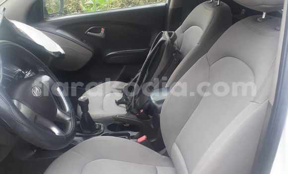 Acheter Occasion Voiture Hyundai ix35 Blanc à Antananarivo, Analamanga Acheter Occasion Voiture Hyundai ix35 Blanc à Antananarivo, Analamanga
