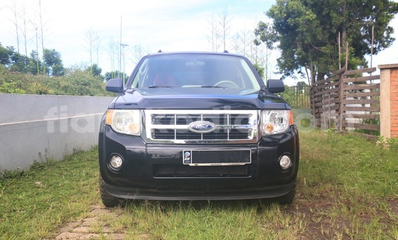 Acheter Occasion Voiture Ford Escape Noir à Antananarivo, Analamanga Acheter Occasion Voiture Ford Escape Noir à Antananarivo, Analamanga