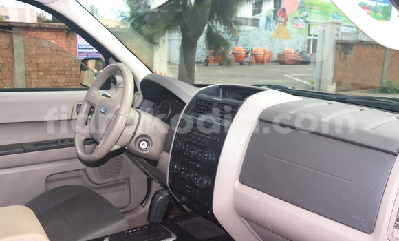 Acheter Occasion Voiture Ford Escape Noir à Antananarivo, Analamanga Acheter Occasion Voiture Ford Escape Noir à Antananarivo, Analamanga