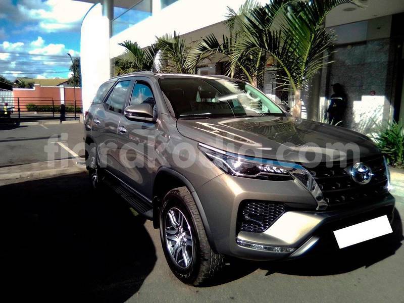 Big with watermark toyota fortuner analamanga antananarivo 7957