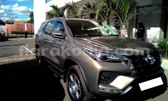 Buy New Toyota Fortuner Silver Car in Antananarivo in Analamanga Buy New Toyota Fortuner Silver Car in Antananarivo in Analamanga