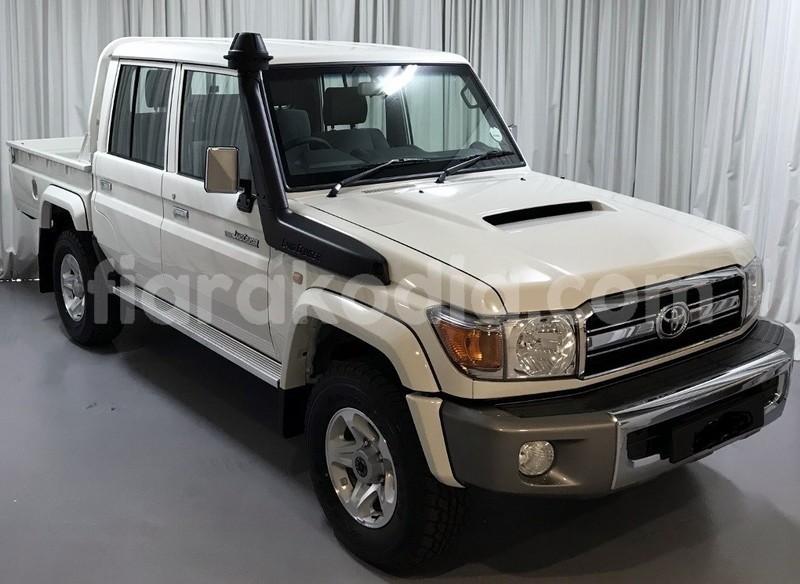 Big with watermark toyota land cruiser boeny ambatoboeny ambato boeny 7960