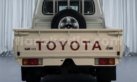 Acheter Occasion Voiture Toyota Land Cruiser Blanc à Ambatoboeny (Ambato Boeny), Boeny Acheter Occasion Voiture Toyota Land Cruiser Blanc à Ambatoboeny (Ambato Boeny), Boeny