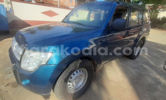 Buy Used Mitsubishi Pajero Green Car in Antsiranana in Diana Buy Used Mitsubishi Pajero Green Car in Antsiranana in Diana