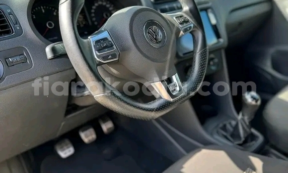 Hividy BMW 327 fotsy Car in Antananarivo in Analamanga Hividy BMW 327 fotsy Car in Antananarivo in Analamanga