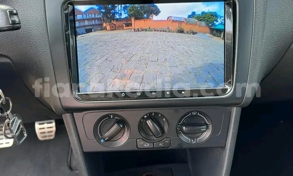 Hividy BMW 327 fotsy Car in Antananarivo in Analamanga Hividy BMW 327 fotsy Car in Antananarivo in Analamanga