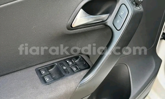 Hividy BMW 327 fotsy Car in Antananarivo in Analamanga Hividy BMW 327 fotsy Car in Antananarivo in Analamanga