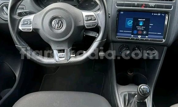 Hividy BMW 327 fotsy Car in Antananarivo in Analamanga Hividy BMW 327 fotsy Car in Antananarivo in Analamanga