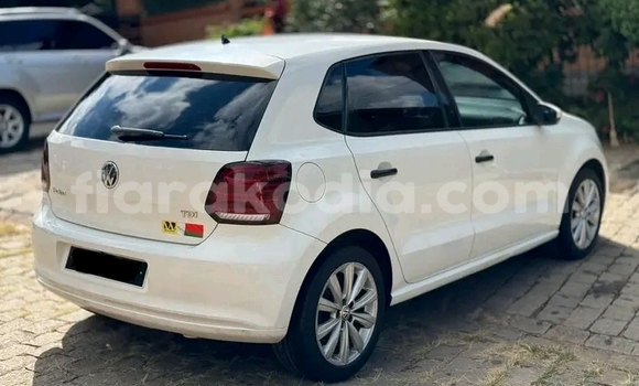 Hividy BMW 327 fotsy Car in Antananarivo in Analamanga Hividy BMW 327 fotsy Car in Antananarivo in Analamanga