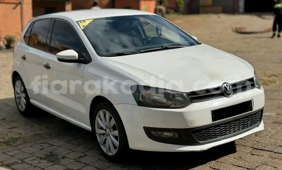 Hividy BMW 327 fotsy Car in Antananarivo in Analamanga Hividy BMW 327 fotsy Car in Antananarivo in Analamanga