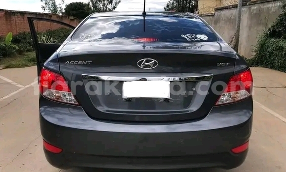 Hividy Hyundai Accent Red Car in Antananarivo in Analamanga Hividy Hyundai Accent Red Car in Antananarivo in Analamanga