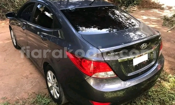 Hividy Hyundai Accent Red Car in Antananarivo in Analamanga Hividy Hyundai Accent Red Car in Antananarivo in Analamanga