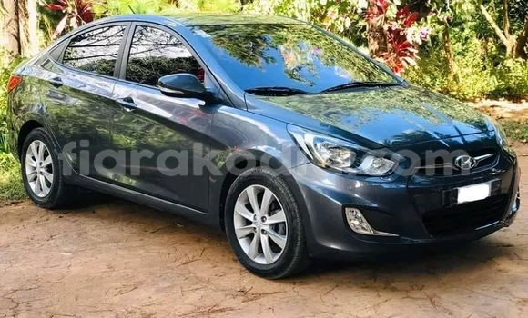 Hividy Hyundai Accent Red Car in Antananarivo in Analamanga Hividy Hyundai Accent Red Car in Antananarivo in Analamanga