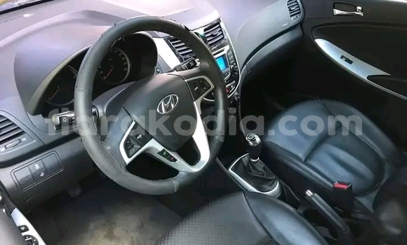 Hividy Hyundai Accent Red Car in Antananarivo in Analamanga Hividy Hyundai Accent Red Car in Antananarivo in Analamanga