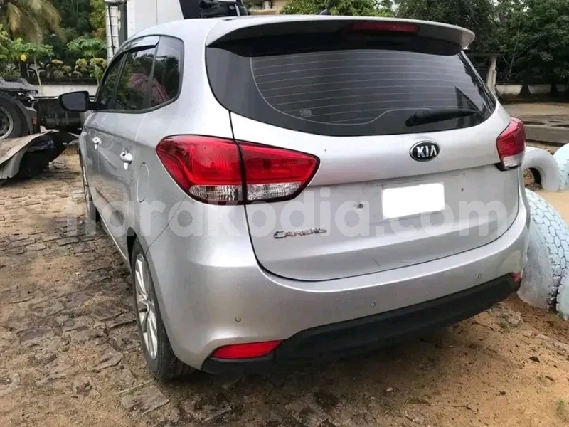 Big with watermark kia carens analamanga antananarivo 7995