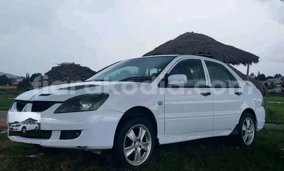 Acheter Occasion Voiture Mitsubishi Celeste Blanc à Ambatondrazaka, Alaotra-Mangoro Acheter Occasion Voiture Mitsubishi Celeste Blanc à Ambatondrazaka, Alaotra-Mangoro