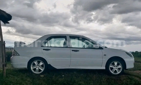 Acheter Occasion Voiture Mitsubishi Celeste Blanc à Ambatondrazaka, Alaotra-Mangoro Acheter Occasion Voiture Mitsubishi Celeste Blanc à Ambatondrazaka, Alaotra-Mangoro